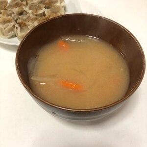 玉ねぎと人参と大根の味噌汁